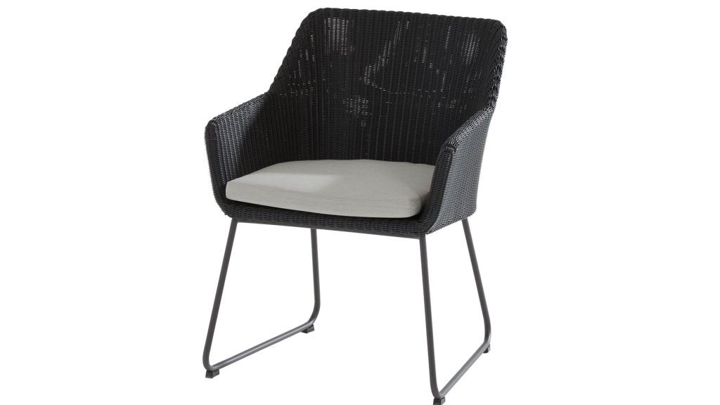 4 seasons outdoor avila dining