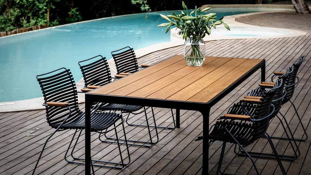 houe click black with four table